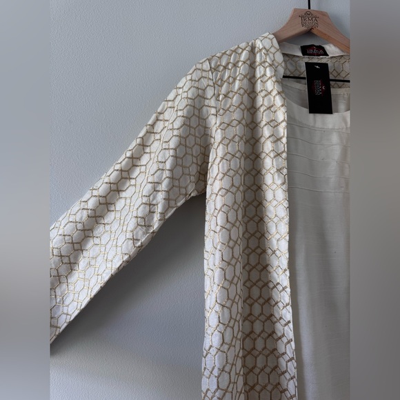 Elegant Cream Wedding Dress - Picture 3 of 7